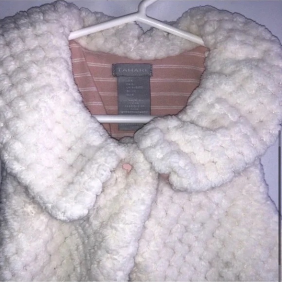 Kid's Tahari Winter Cream Faux Fur Vest - Picture 4 of 6